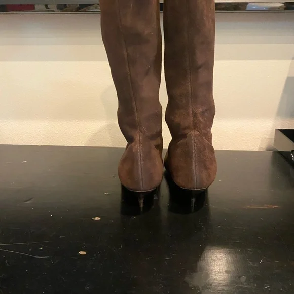 FENDI SUEDE BOOTS PREOWNED SIZE-7.5